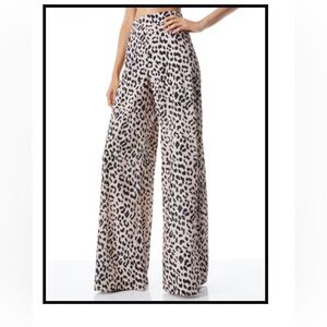 Alice and Olivia - Athena Wide Leg Pant. Leopard Sand color. Size 4. Brand new!
